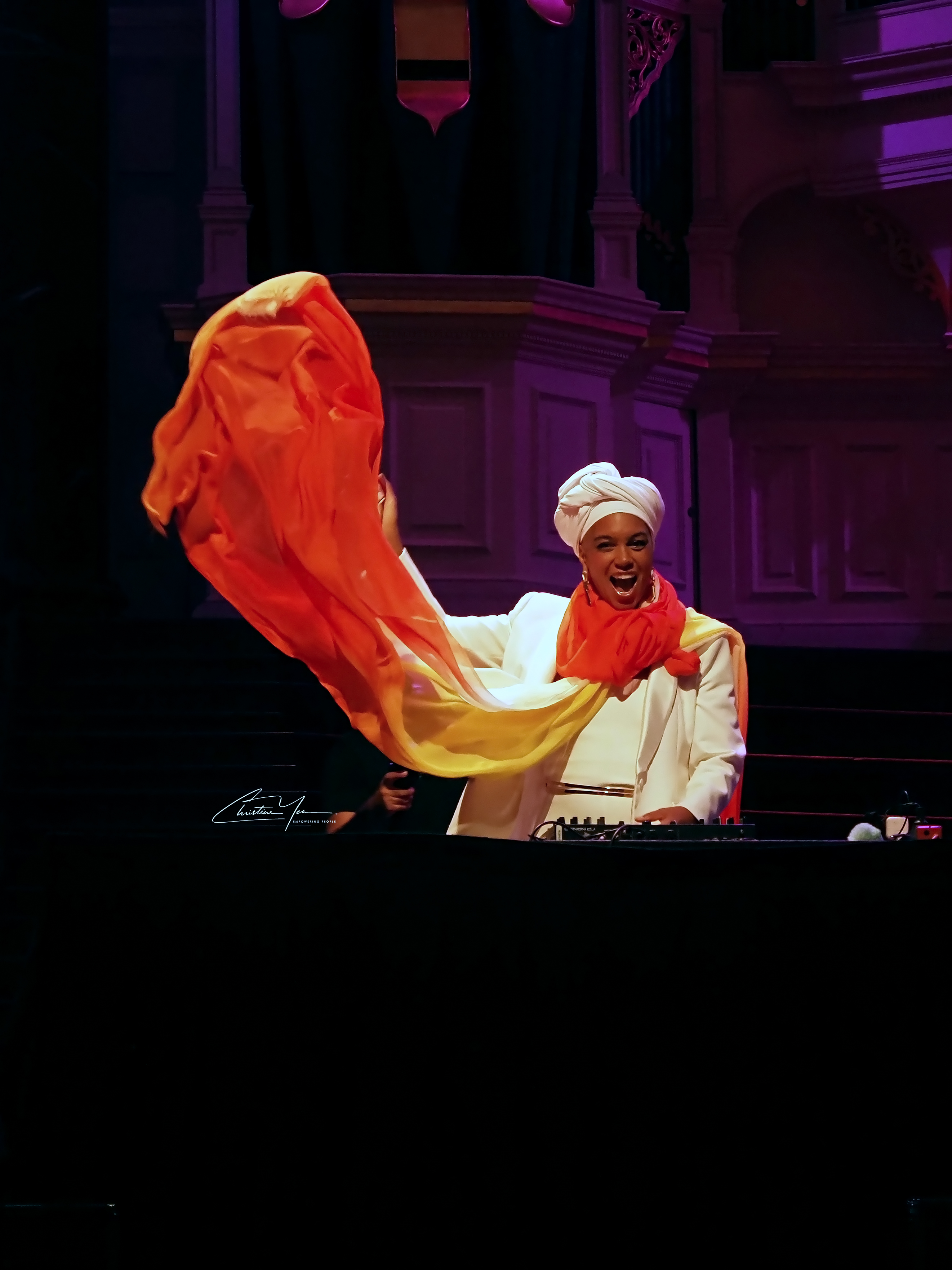 Dynamic stage performance photography